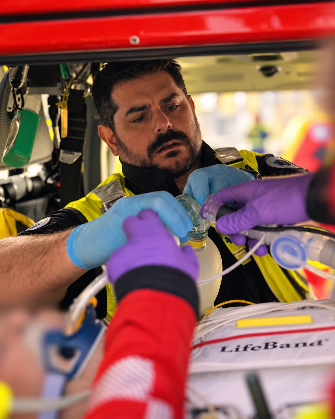 Enrico Mantegazza durante un intervento di soccorso